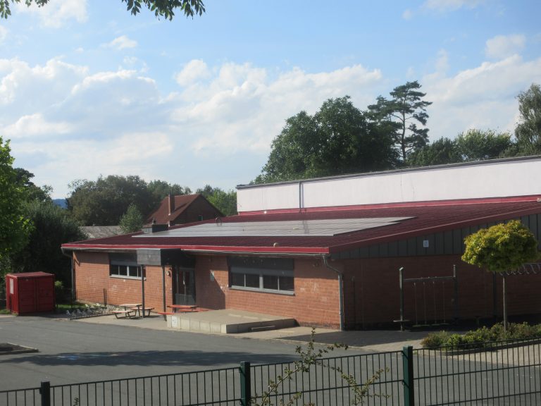 Fotovoltaik auf der Halle Hausweidenfeld